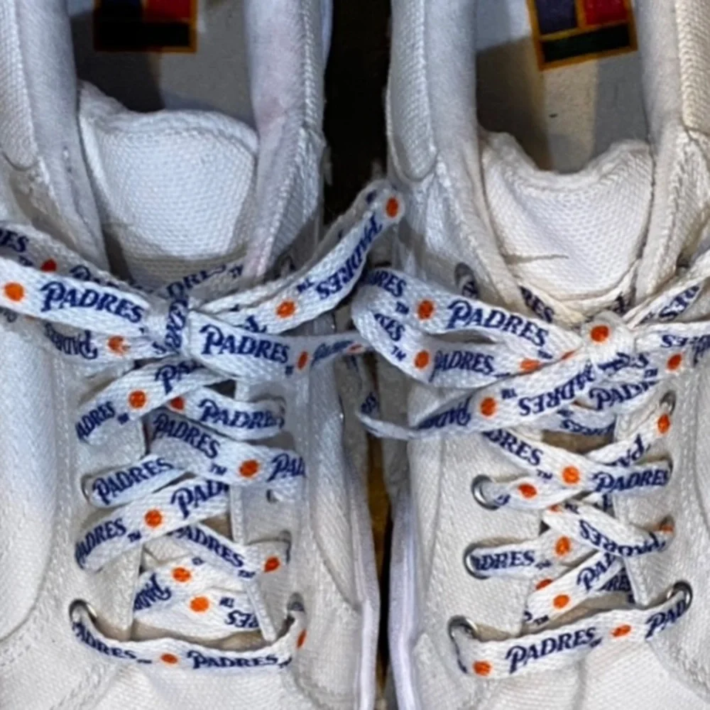 Women's Vintage Nike Sneakers - Sz 7.5